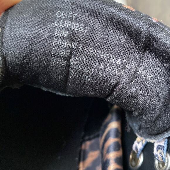 STEVE MADDEN Sneaker Women’s Size 10 Leopard Cliff Leather Safari - Picture 8 of 10